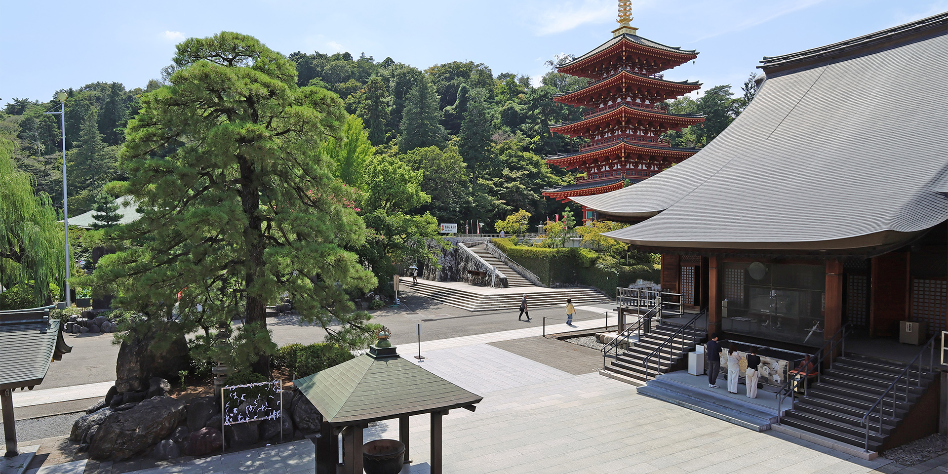 関東三大不動、真言宗智山派別格本山「高幡不動尊金剛寺」。新選組土方歳三の菩提寺。