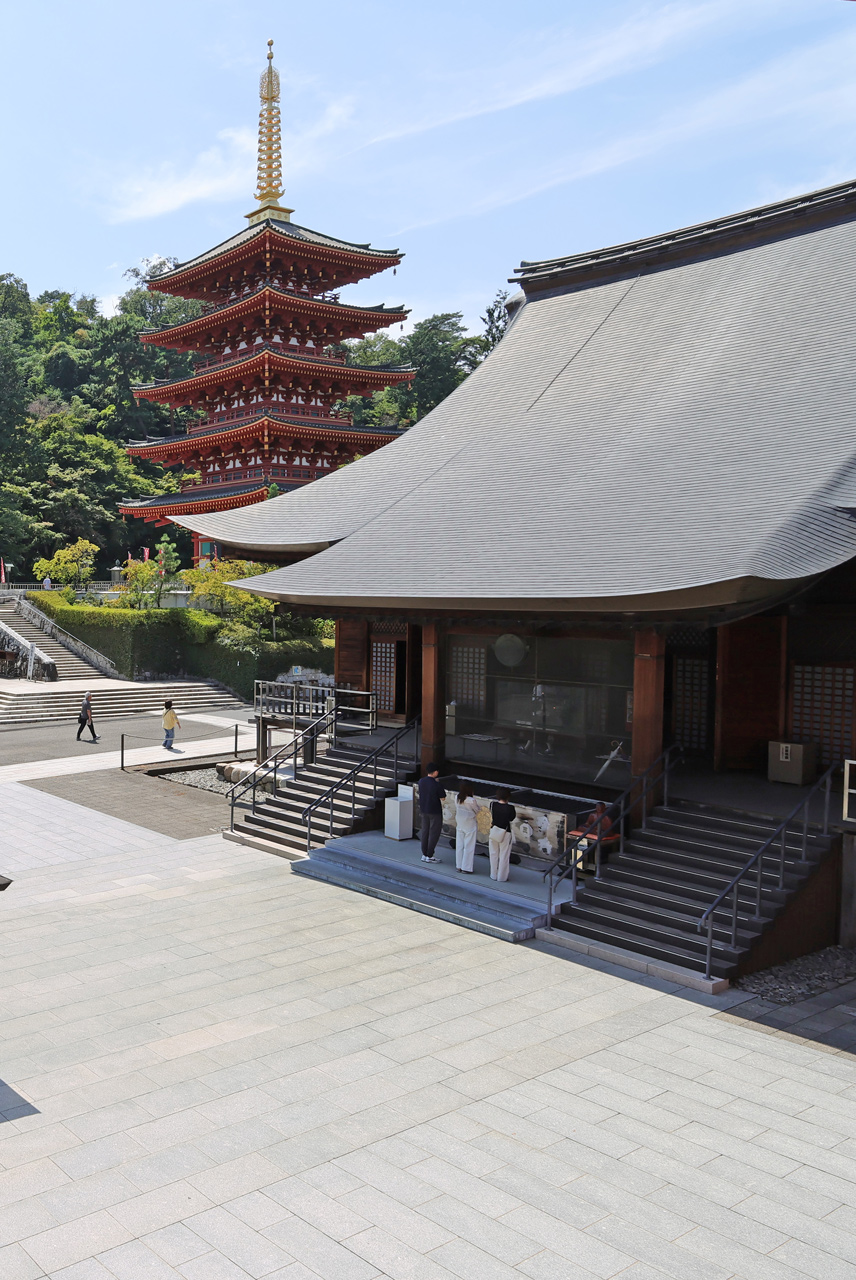 関東三大不動、真言宗智山派別格本山「高幡不動尊金剛寺」。新選組土方歳三の菩提寺。